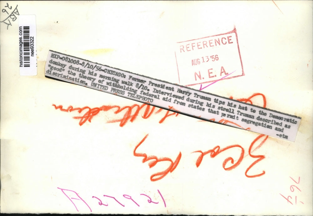 1956 Press Photo Pres.Harry S.Truman tips his hat to the Democratic Donkey