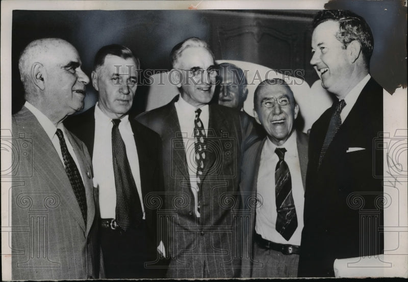 Load image into Gallery viewer, 1952 Press Photo Democrats attend meeting in Chicago - nee93382
