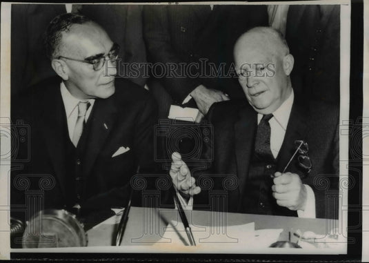 1959 Press Photo President Eisenhower Having A Conversation With William Draper- Historic Images