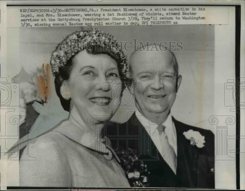 Load image into Gallery viewer, 1959 Press Photo Pres. Eisenhower and Wife at Gettysburg Presbyterian Church
