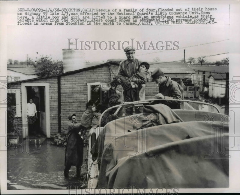 Load image into Gallery viewer, 1958 Press Photo Family rescued on their flooded home on Highway 99, California
