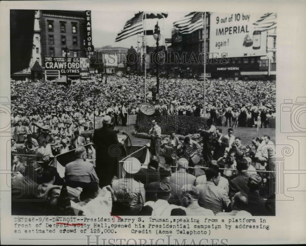 1949 Press Photo President Harry Truman speaks from platform in Detroit MI- Historic Images