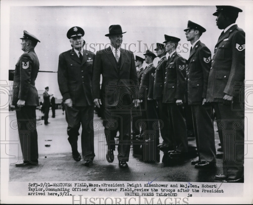 1953 Press Photo President Eisenhower And Major General Robert Taylor