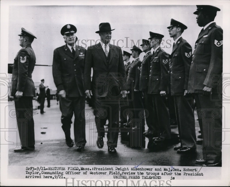 Load image into Gallery viewer, 1953 Press Photo President Eisenhower And Major General Robert Taylor
