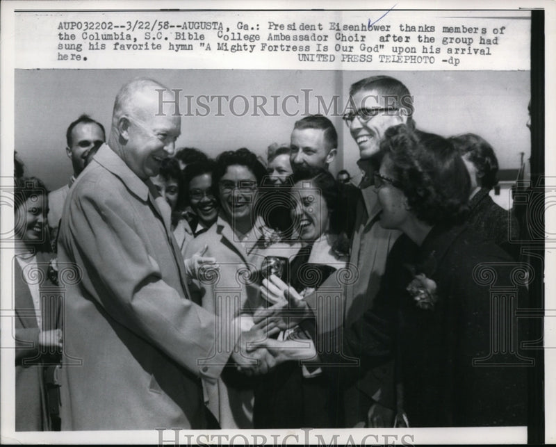 Load image into Gallery viewer, 1958 Press Photo President Eisenhower Thanks The Members Of Columbia - nee93621
