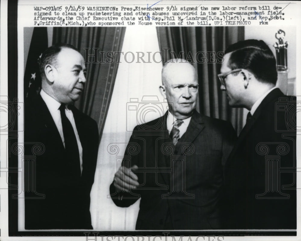 1959 Press Photo President Eisenhower Signed The Labor reform Bill - nee93643