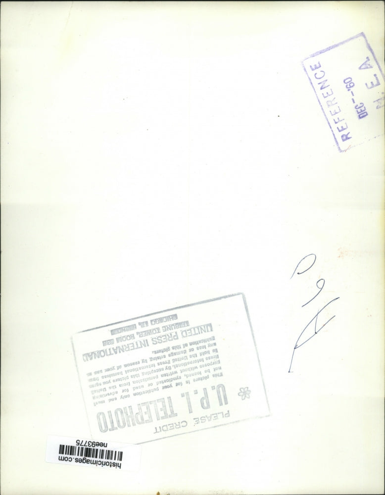 1960 Press Photo Kevin Lavelle ties shoelaces on Herbert Hoovers shoe