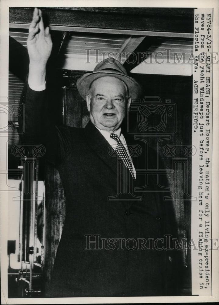 Load image into Gallery viewer, 1949 Press Photo Herbert Waves From The Yacht Windswept - nee93803
