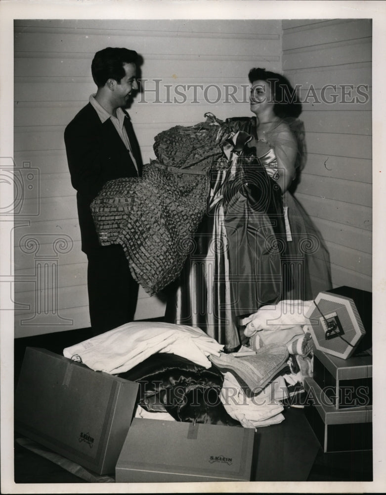 Load image into Gallery viewer, 1953 Press Photo Mildred Russi And Raymond Juliano Prepare For Their Wedding
