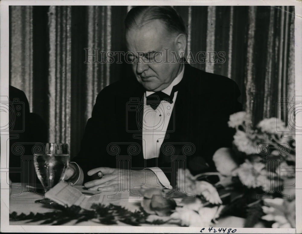 1937 Press Photo Pres.Herbert Hoover addressed to the Chicago Economic Club