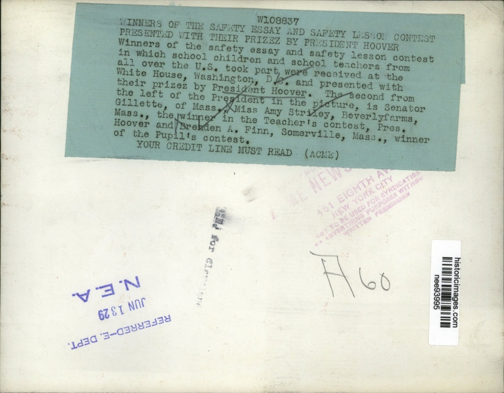 1929 Press Photo Pres.Herbert Hoover presented prizes fro Safety Essay Contest