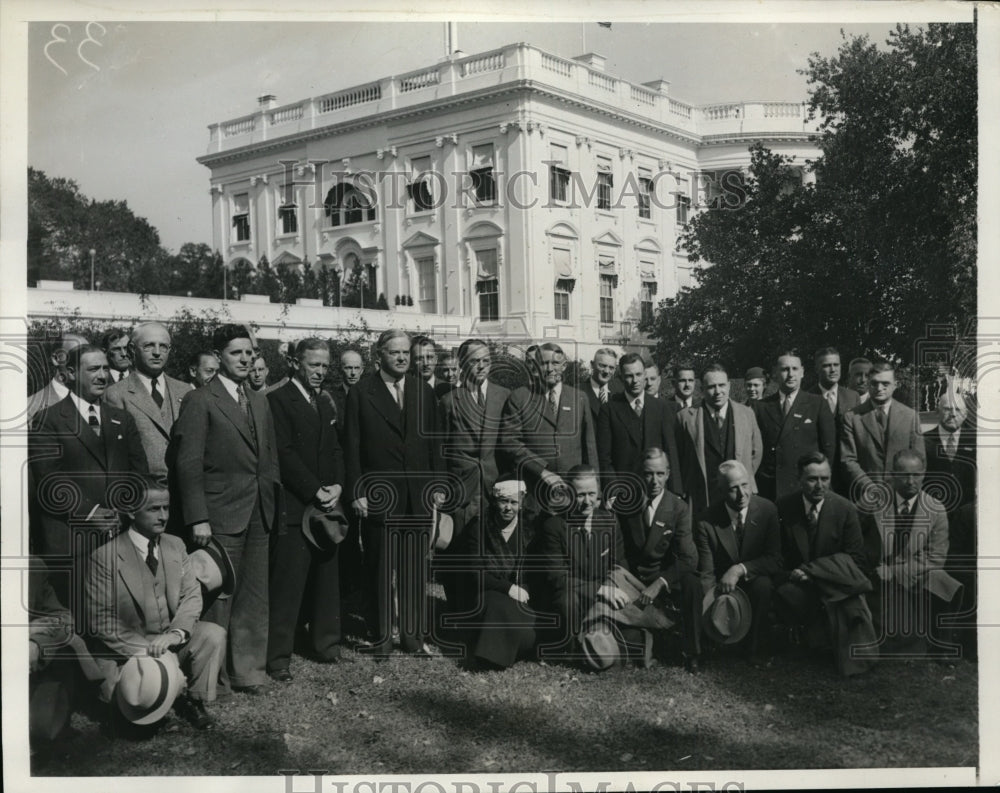 1932 Press Photo Pres.Herbert Hoover with Bank and Comptrollers at White House