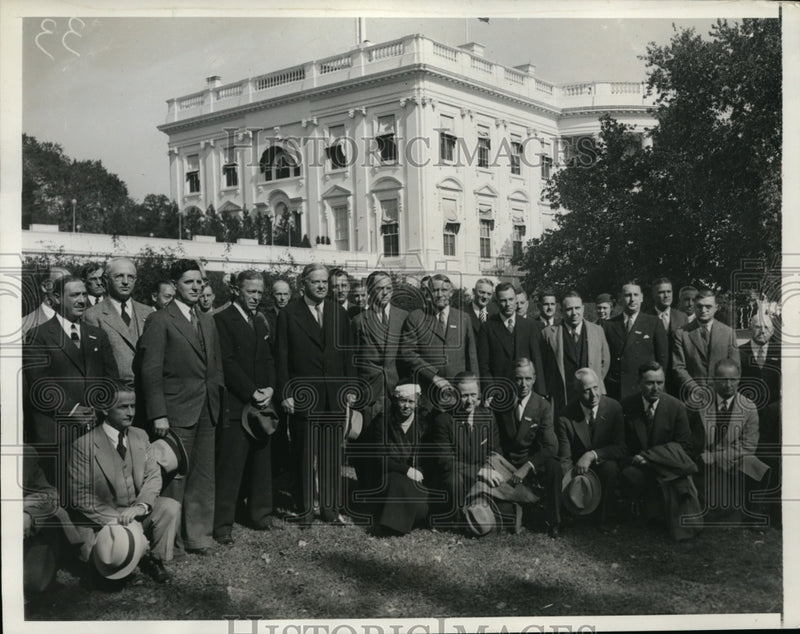 Load image into Gallery viewer, 1932 Press Photo Pres.Herbert Hoover with Bank and Comptrollers at White House
