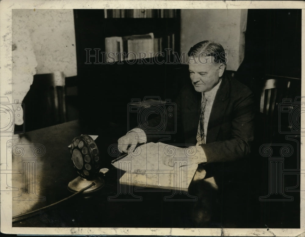 1927 Press Photo Commerce Secretary Herbert Hoover makes appeal for funding