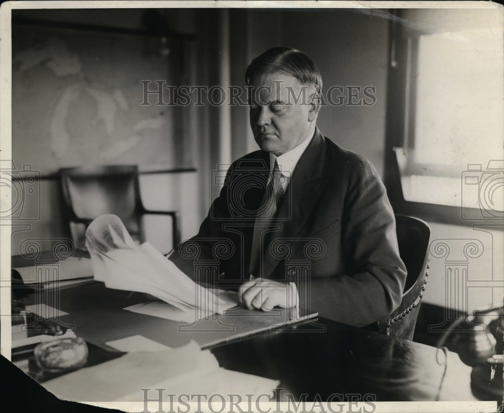 1927 Press Photo Herbert Hoover - nee94087
