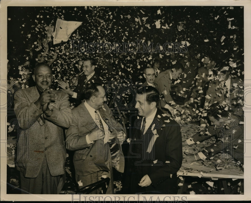 Load image into Gallery viewer, 1949 Press Photo Delegates to CIO national convention celebrate reelection
