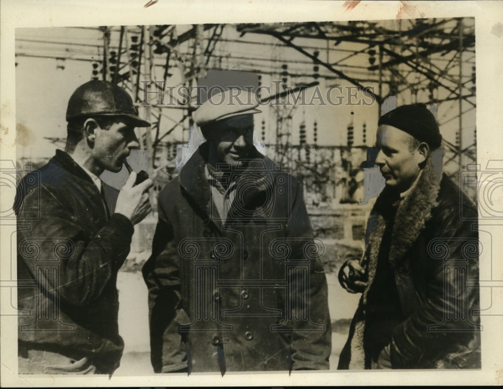 1932 Press Photo American Engineer C.J. Johnson, With Fellow Workers