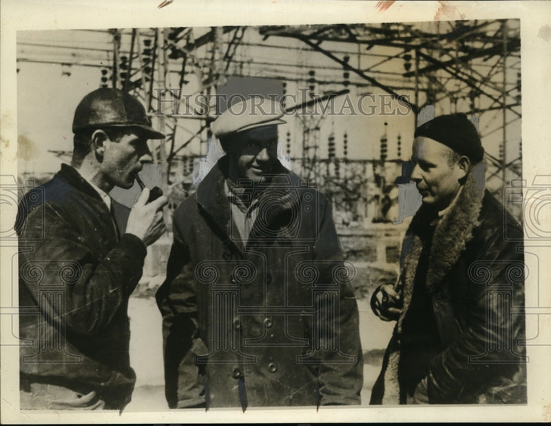 Load image into Gallery viewer, 1932 Press Photo American Engineer C.J. Johnson, With Fellow Workers
