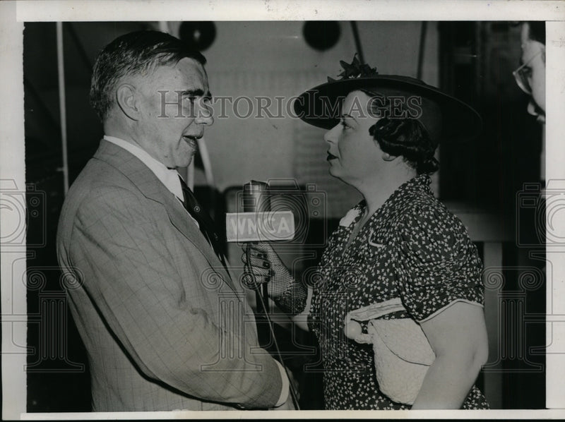 Load image into Gallery viewer, 1937 Press Photo Soviet Ambassador to the US Alexander Troyanosky bids farewell
