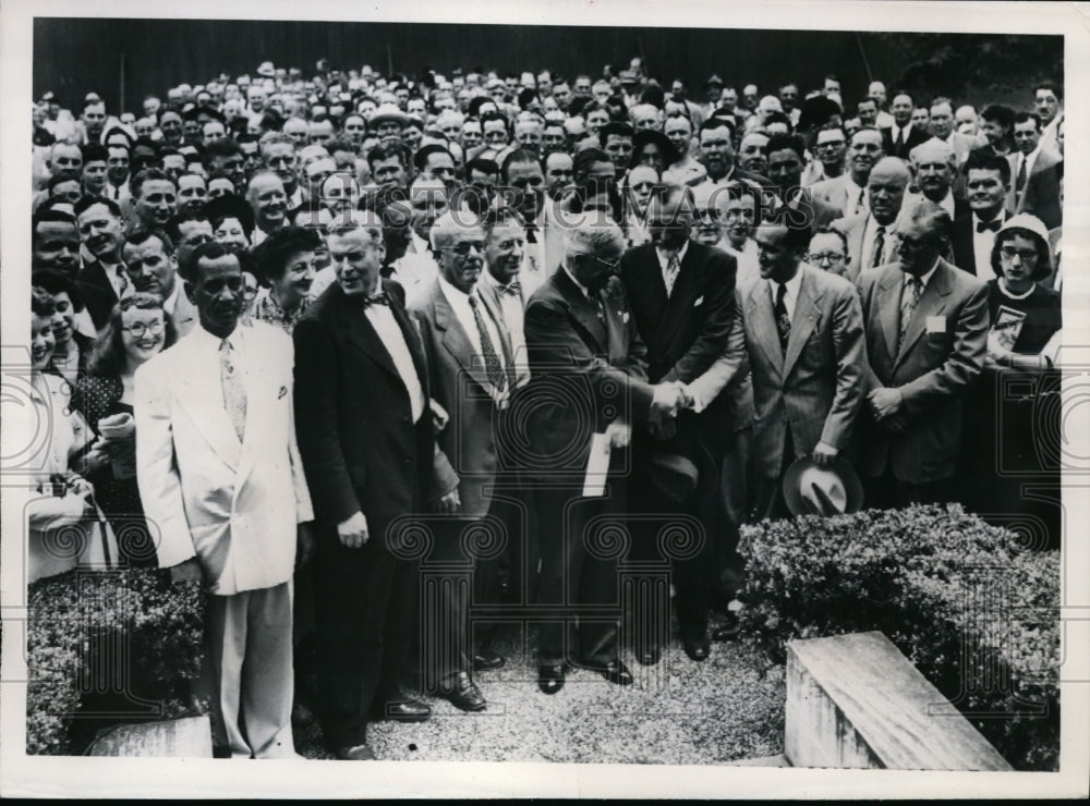 1950 Press Photo Pres.Harry Truman greet members of the CIO Political Action
