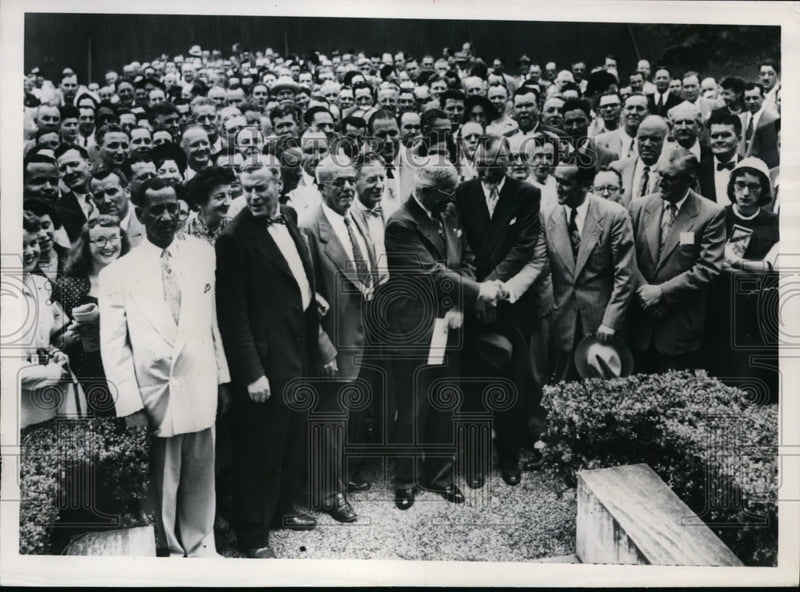 Load image into Gallery viewer, 1950 Press Photo Pres.Harry Truman greet members of the CIO Political Action
