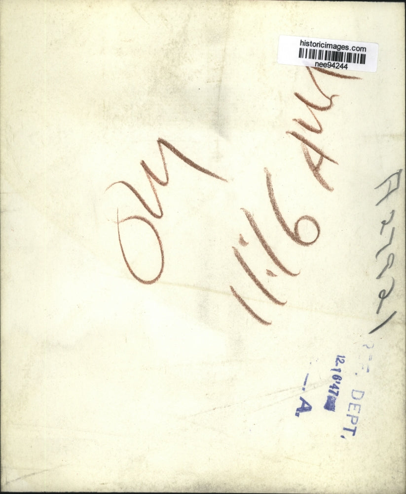 1947 Press Photo Pres.Harry Truman waves goodbye at National Airport