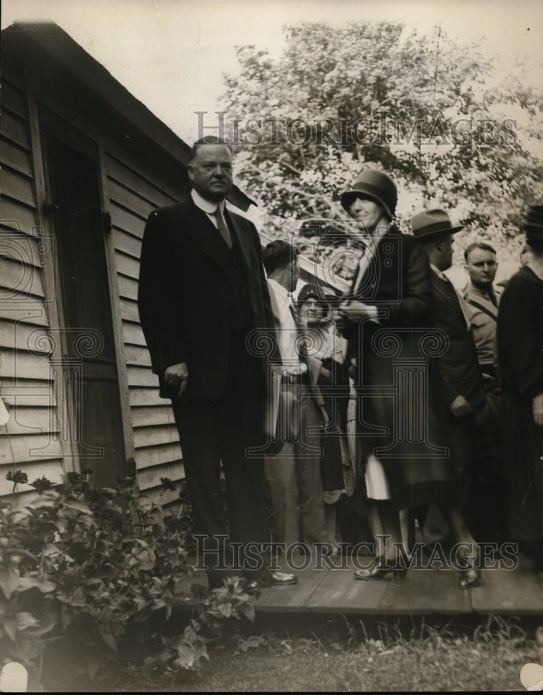 Load image into Gallery viewer, 1928 Press Photo President &amp; Mrs Herbert Hoover visit his birthplace - nee94286
