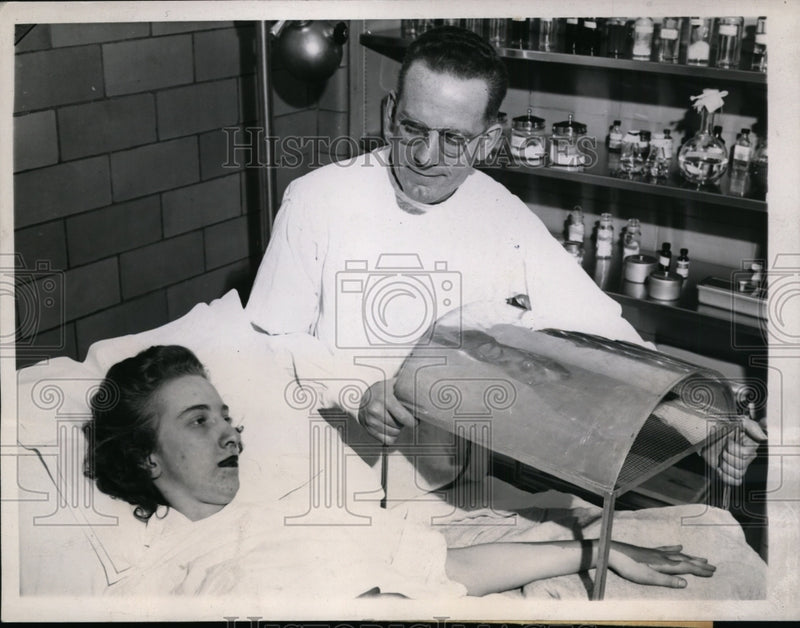 Load image into Gallery viewer, 1943 Press Photo Karl Hauch Treats Alyce Salamandra's Burns on Arm and Hand
