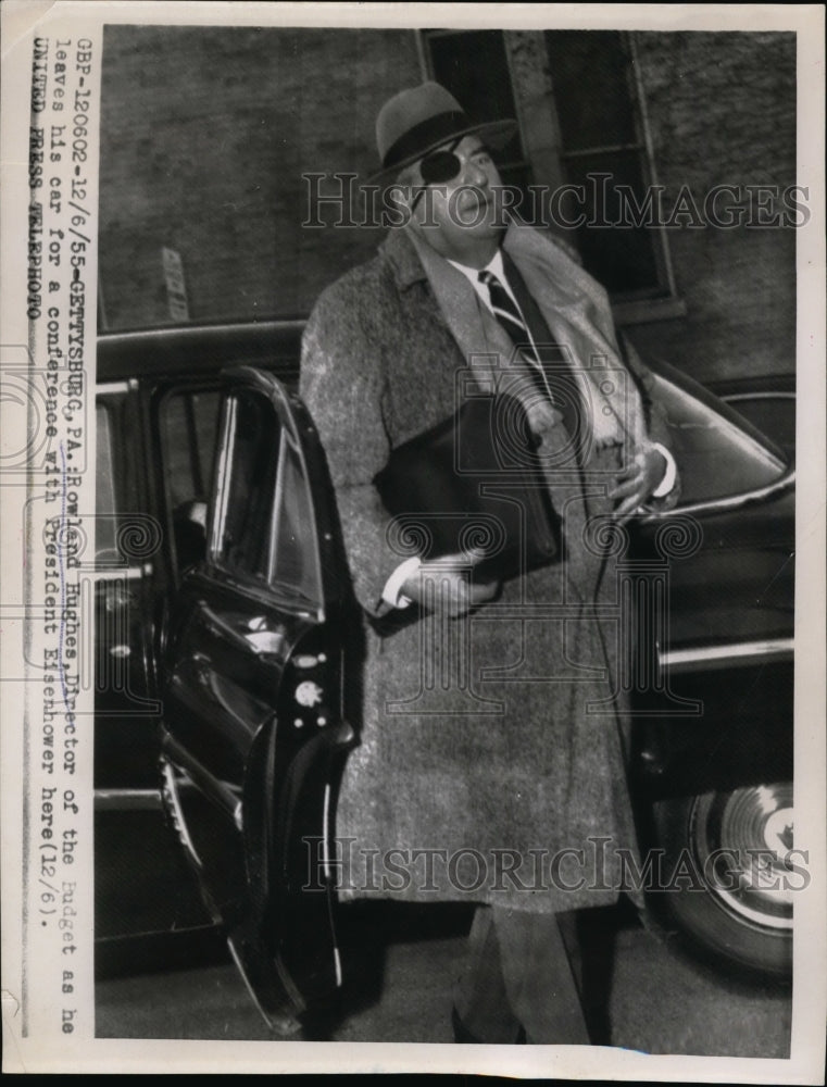 1955 Press Photo Budget Director Rowland Hughes leaves car for conference- Historic Images