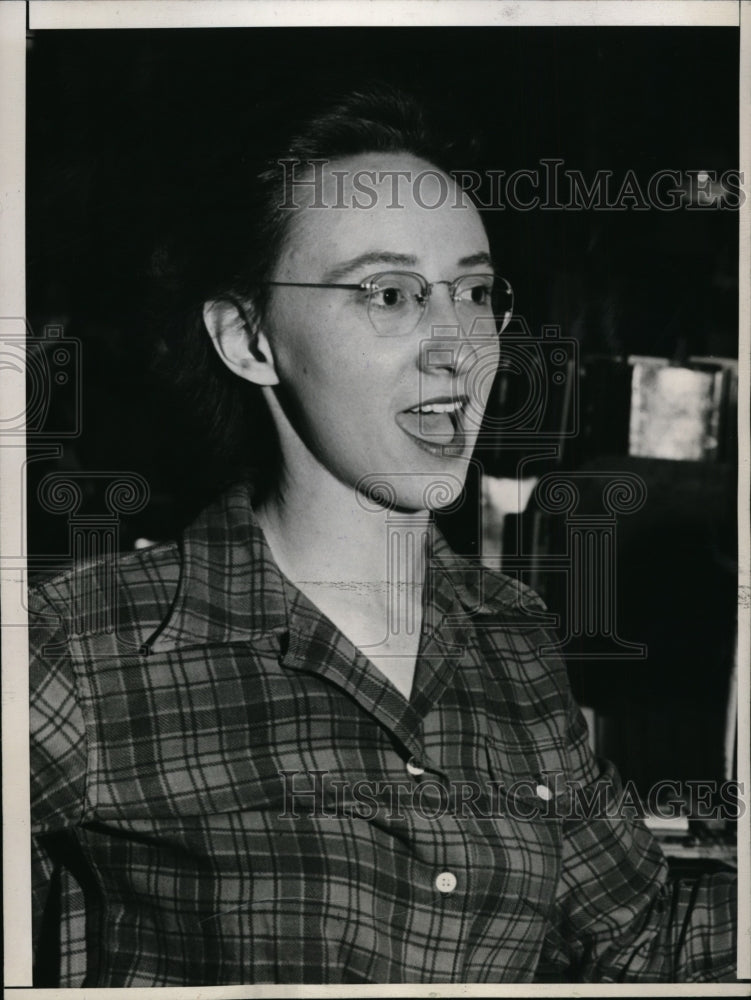 1944 Press Photo Student Pauline Venard Offers Eye To Blinded Soldier