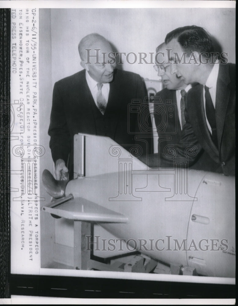 1955 Press Photo President Eisenhower inspects torpedo during tour - nee94952