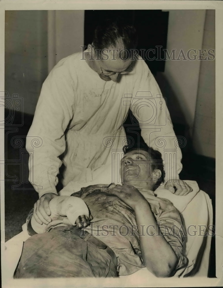 1950 Press Photo Stanley Kielma comforted by his brother Roland - nee95349