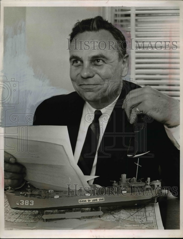 Load image into Gallery viewer, 1957 Press Photo Michael Malaga of Alameda Parkway, Warrensville Township
