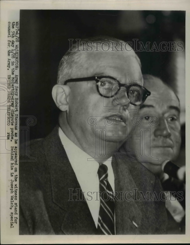 1954 Press Photo Robert Stevens Army Secy. witness stand for McCarthy-Army Probe