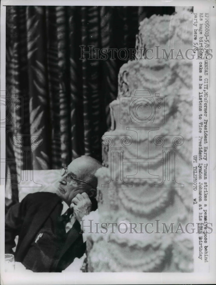 Load image into Gallery viewer, 1962 Press Photo Pres.Harry S. Truman behind his huge Birthday Cake - nee95720
