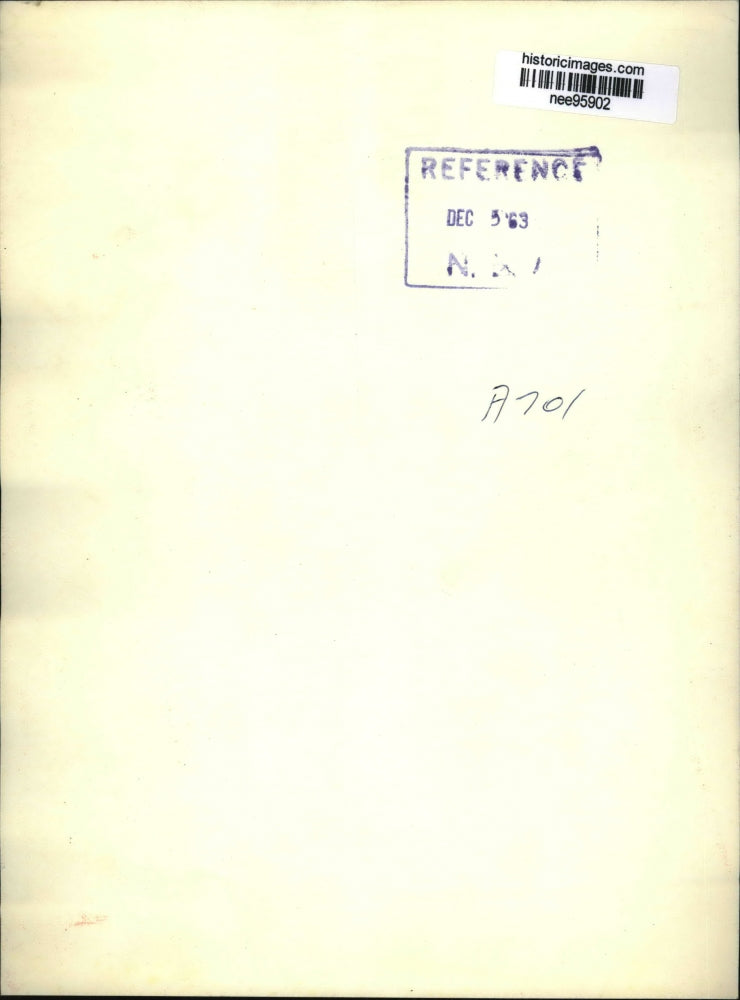 1963 Press Photo Sir Winston Churchill Leaves His Home To Attend A Dinner