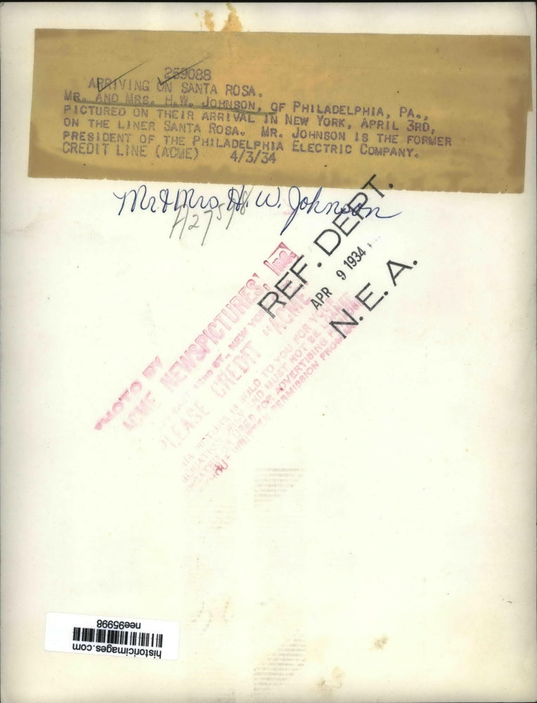 1934 Press Photo Mr. And Mrs. Johnson On Their Arrival In New York - nee95998