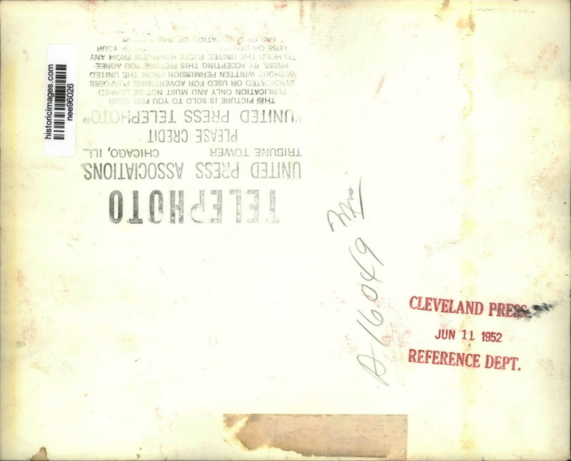 Load image into Gallery viewer, 1952 Press Photo Pres.Dwight Eisenhower and wife at Columbia University
