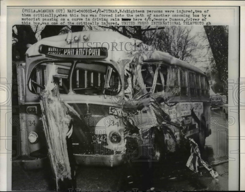 Load image into Gallery viewer, 1960 Press Photo Bus crashed with a Motorist parring on a curve in Pitman N.J
