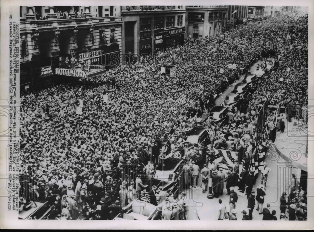 1952 Press Photo Crowd During The Speech Of Gov. Stevenson After His Arrival