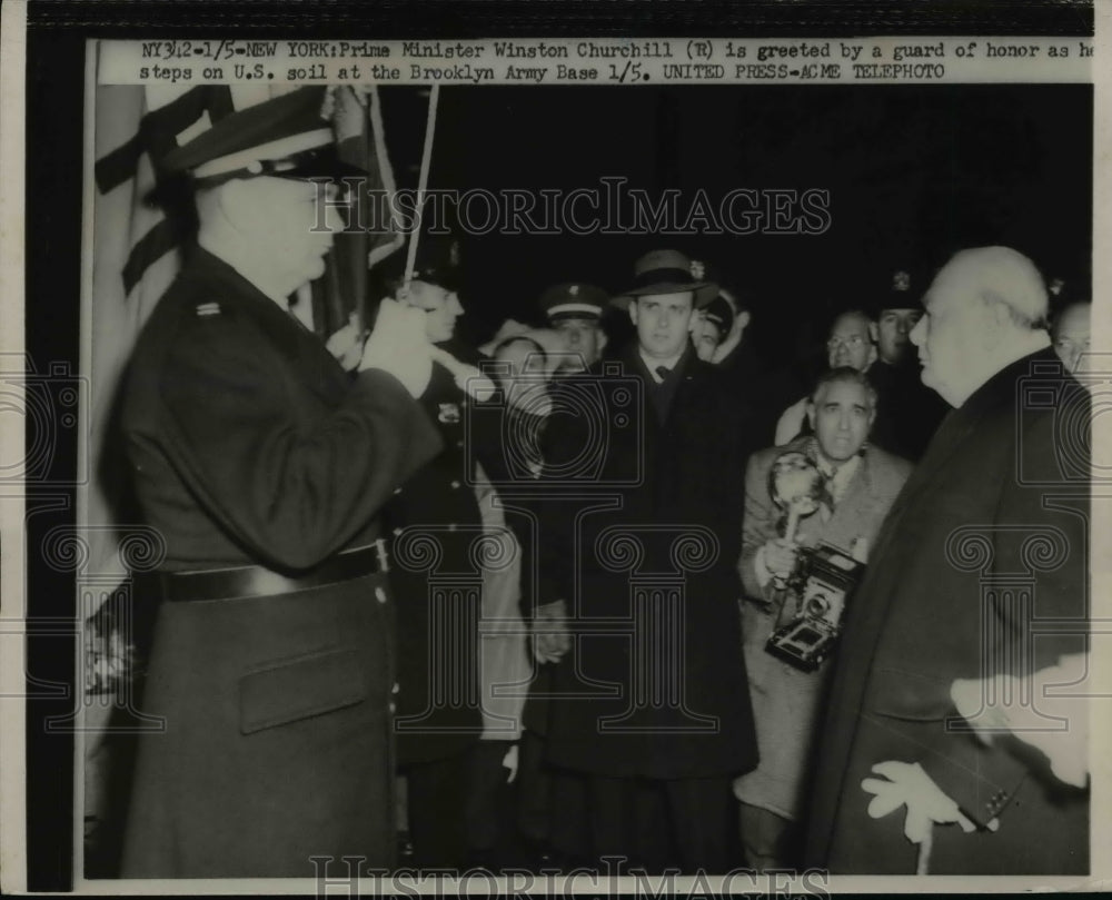 1952 Press Photo Prime Minister Winston Churchill greeted by a guard of honor
- Historic Images