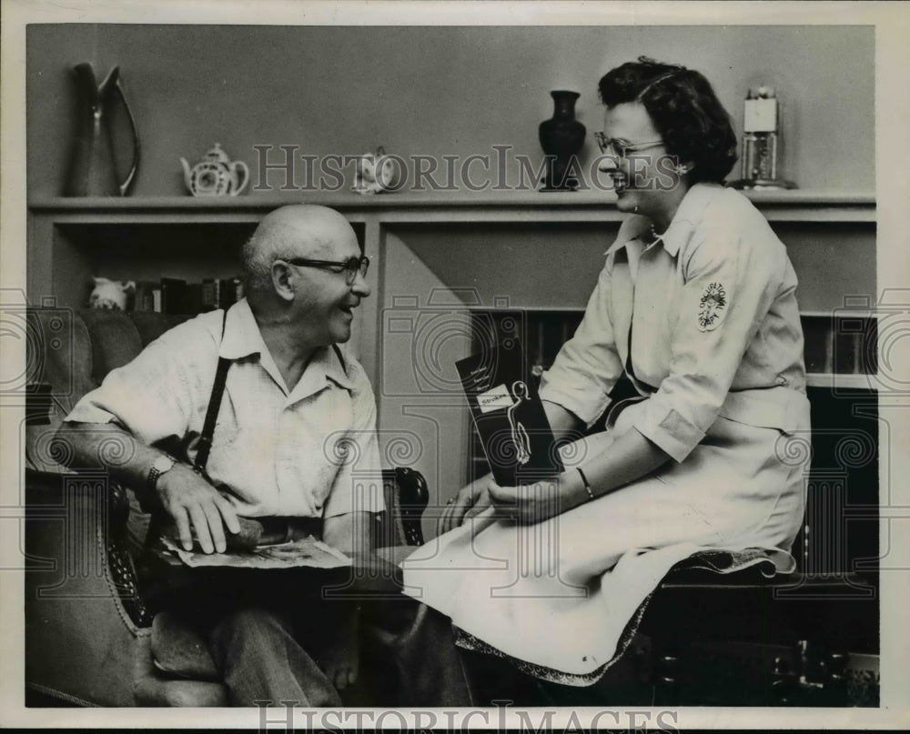 1957 Press Photo Hyman Jaffe And Therapost Margery Button - nee96265