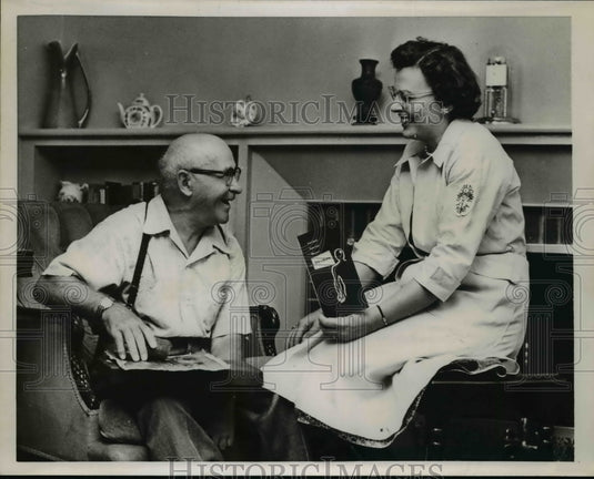1957 Press Photo Hyman Jaffe And Therapost Margery Button - nee96265