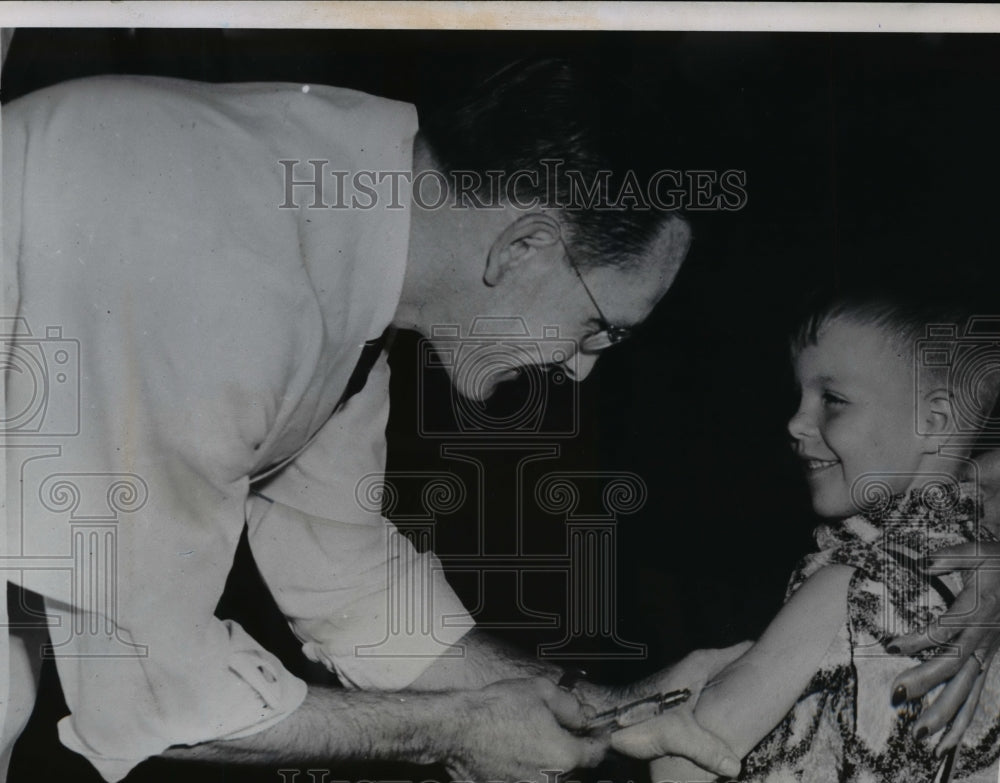 1962 Press Photo Randy Kerr received this first shot of Salk Polio Vaccine
