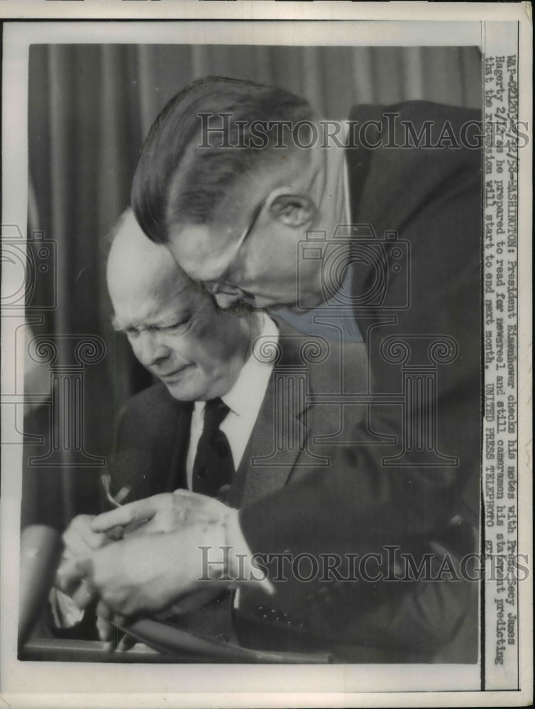 1958 Press Photo Pres.Dwight Eisenhower check notes with Press Sec James Hagerty
