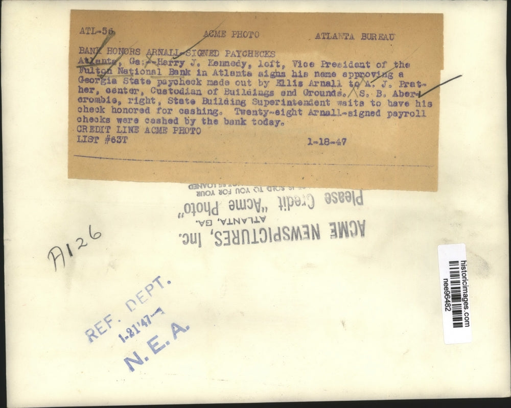 1947 Press Photo Harry Kennedy Signs His Name At The Paycheck - nee96482