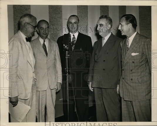 1943 Press Photo War Advertising Council endorsing goal of a War Message