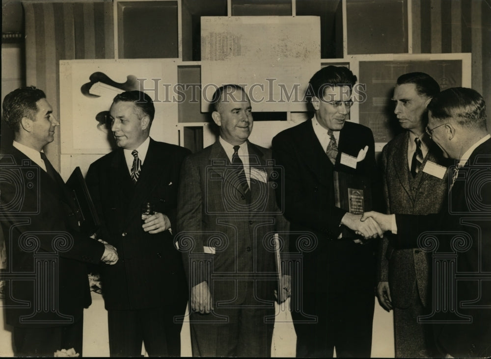 1946 Press Photo Top contestant in 2nd Annual Commercial Fluorescent Design