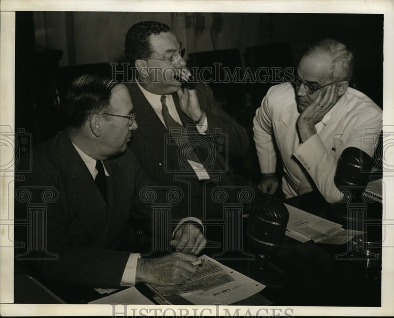 Load image into Gallery viewer, 1941 Press Photo Senate Subcommittee investigating shortage of Oil and Gasoline
