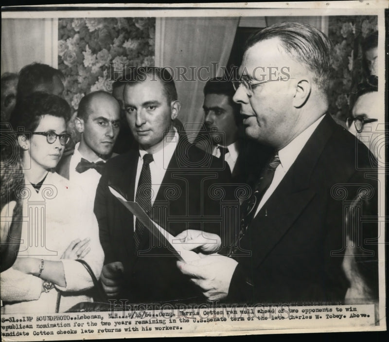 Load image into Gallery viewer, 1954 Press Photo Cong.Harris Cotton checks late returns with his workers
